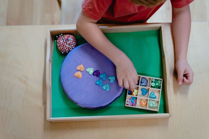 Práce s montessori pomůckou